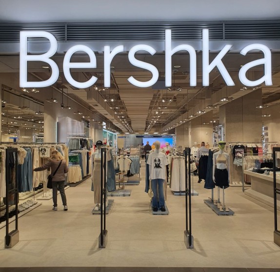 puzzel emotioneel doden Bershka - Athens Metro Mall